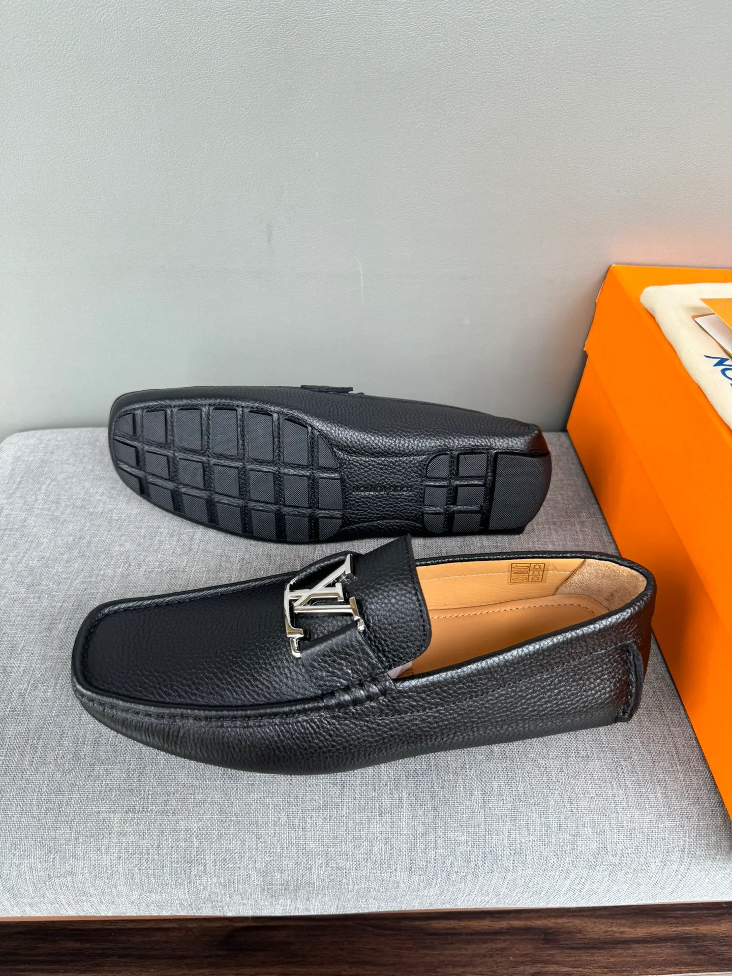 Batch 740💰[strong][strong][strong] Original order quality, new models at the counter, LV Louis Vuitton counter new models, handmade men's driving shoes, bean shoes, slip-on shoes, lazy shoes, exquisite hand-stitching, workmanship details comparable to the counters, Italian imported pebbled cowhide, water-dyed cowhide lining, sweat-absorbent and deodorant, black, 39-44 in large quantities in stock (38, 45 custom-made)